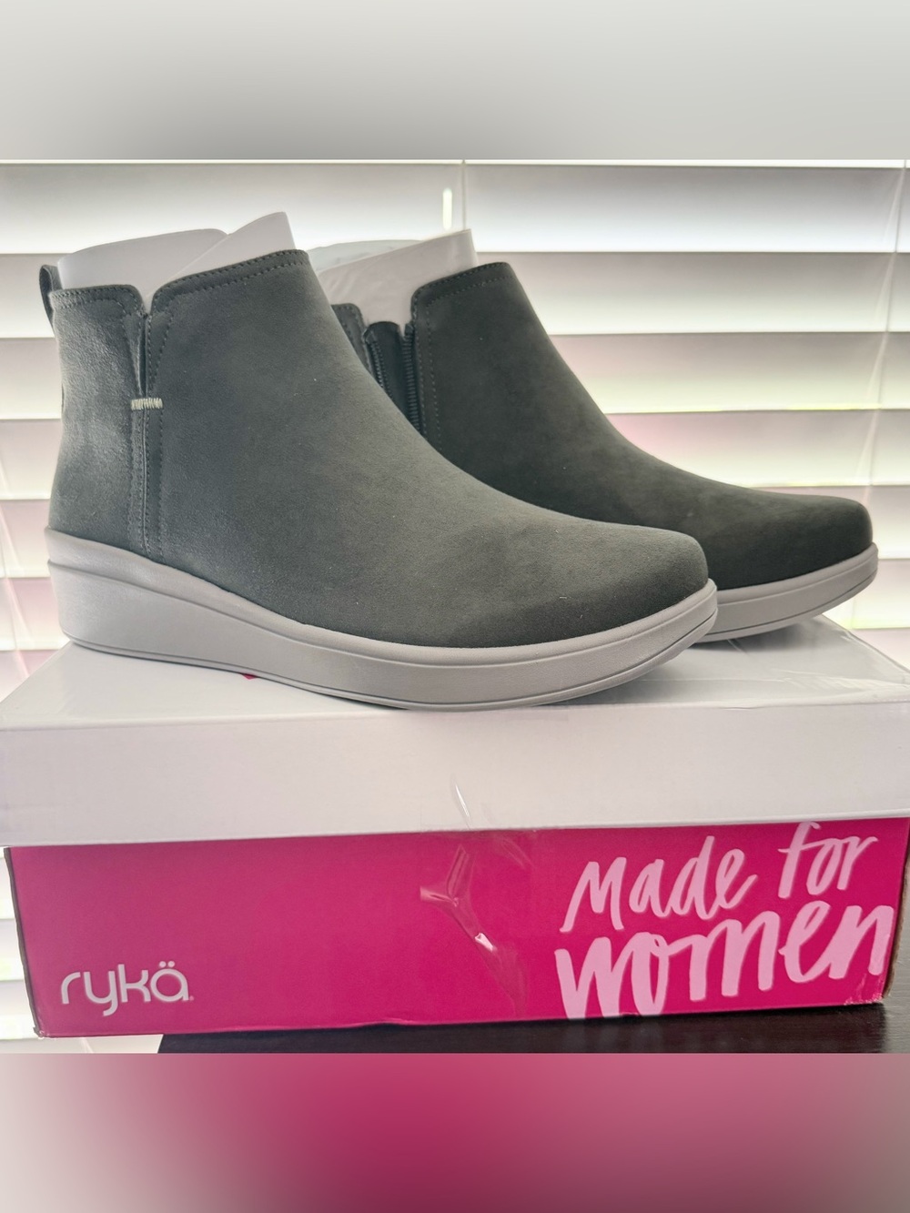 NWT Ryka Alpine Green Water-Repellent Wedge Ankle Booties 8.5